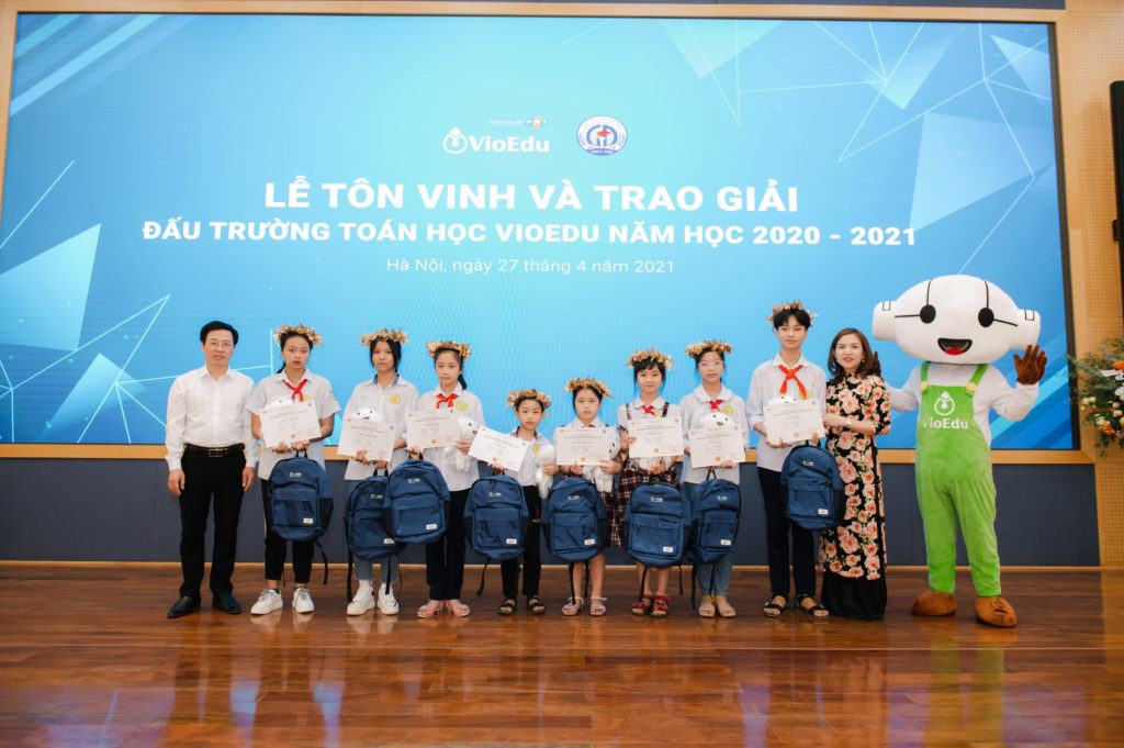 Trao giải đấu trường toán học vioedu huyện phúc thọ11