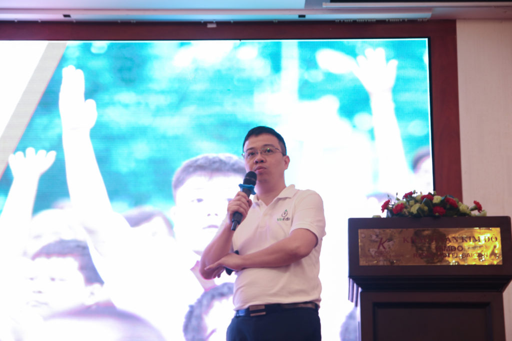 Đại-diện-VioEdu-trình-bày-tại-hội-thảo