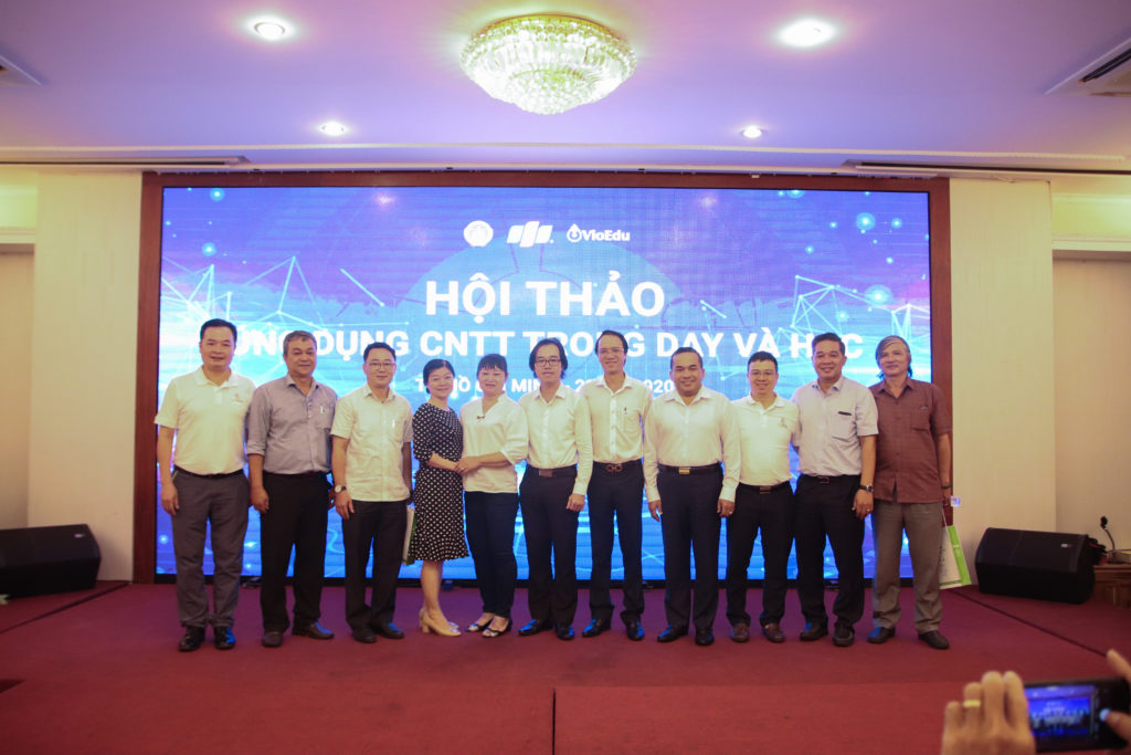 Đại-biểu-chụp-ảnh-lưu-niệm
