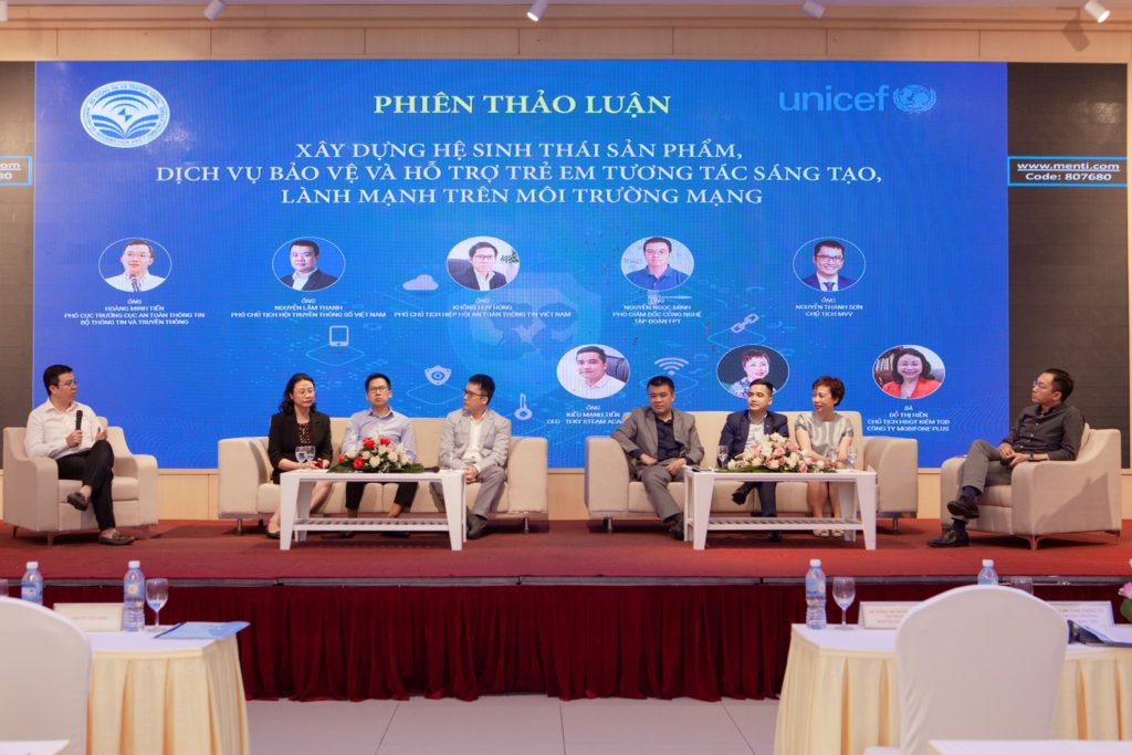 thảo-luận-về-cách-bảo-vệ-trẻ-em-trên-môi-trường-mạng