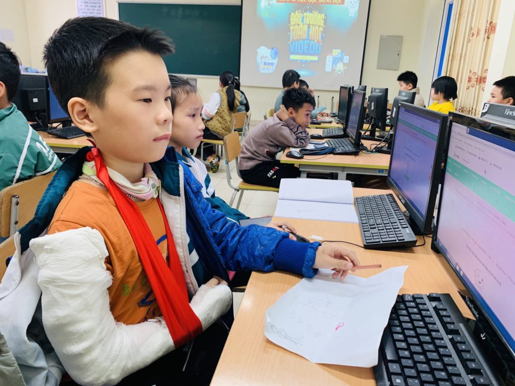 học sinh huyện Đông Anh thi đấu trường Toán học cấp trường