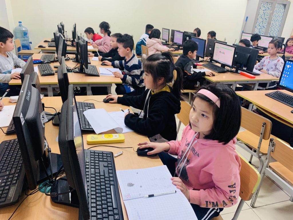 học sinh huyện Đông Anh thi đấu trường Toán học cấp trường