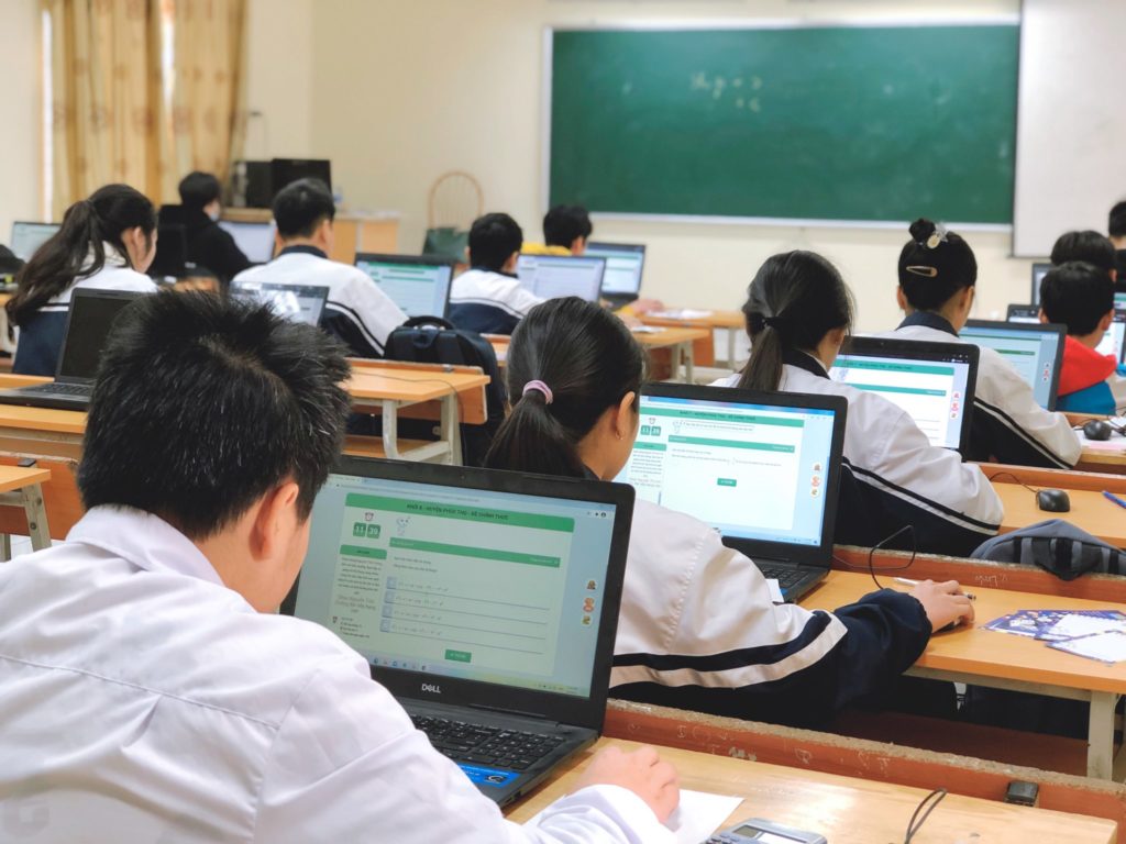 học-sinh-thi-đấu-trường-toán-học-vioedu-huyện-phúc-thọ