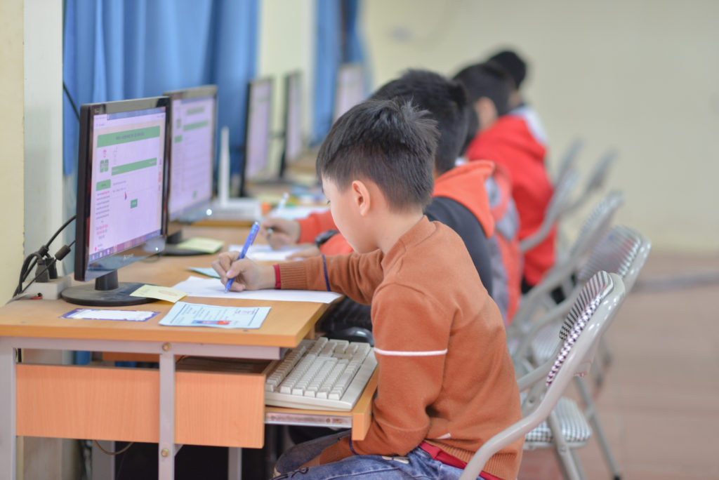 học-sinh-thi-đấu-trường-toán-học-vioedu-huyện-phúc-thọ