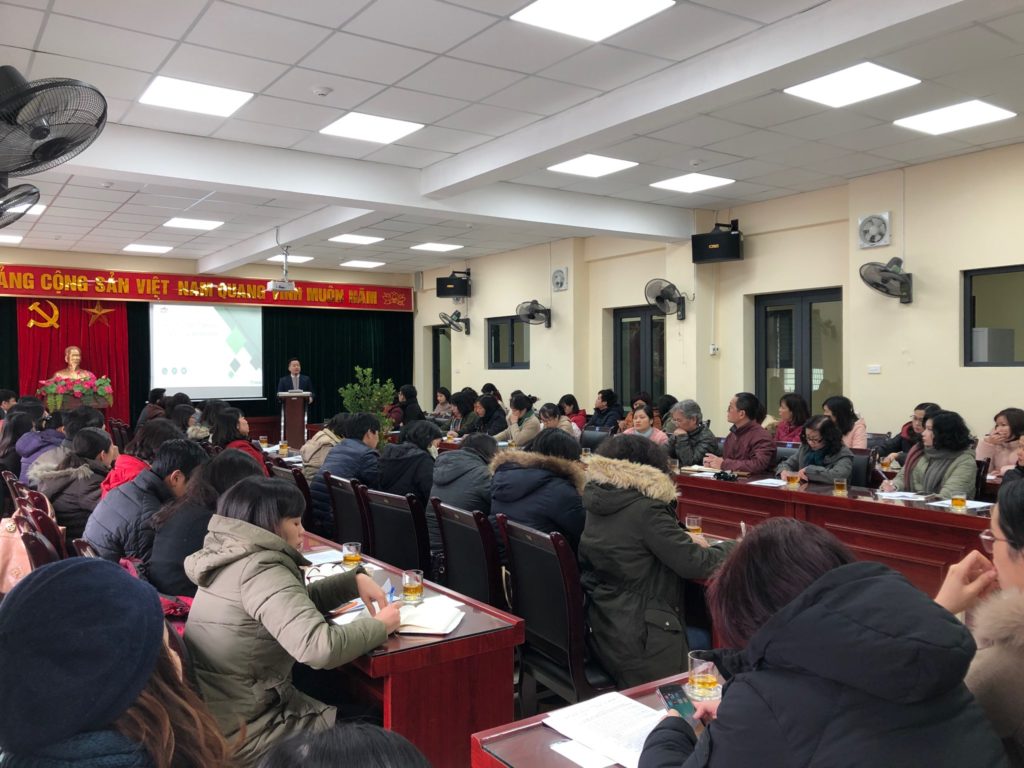 Thầy Lê Đức Thuận (Trưởng Phòng GD&ĐT quận Ba Đình) phát biểu khai mạc về mục đích, ý nghĩa và kế hoạch tổ chức Đấu trường Toán học tới các đại biểu tham dự.