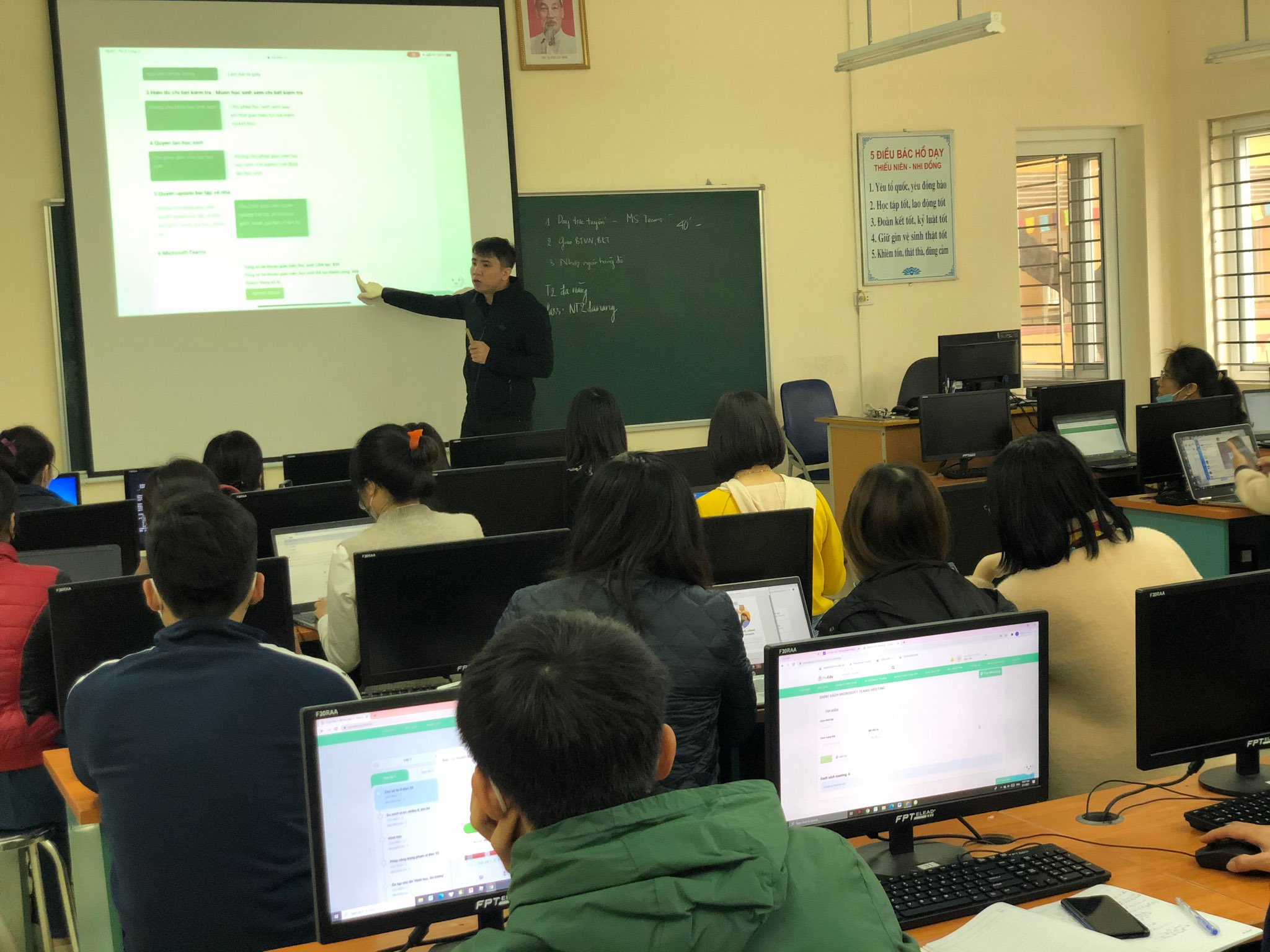 dạy học trực tuyến mùa dịch
